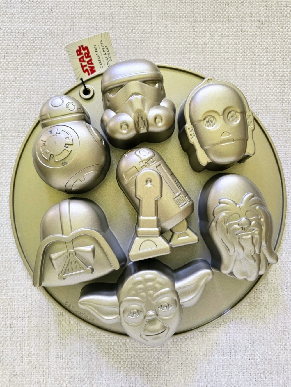 Williams Sonoma Star Wars™ Cakelet Pan, 12" Aluminum Non Stick - Picture 3 of 5